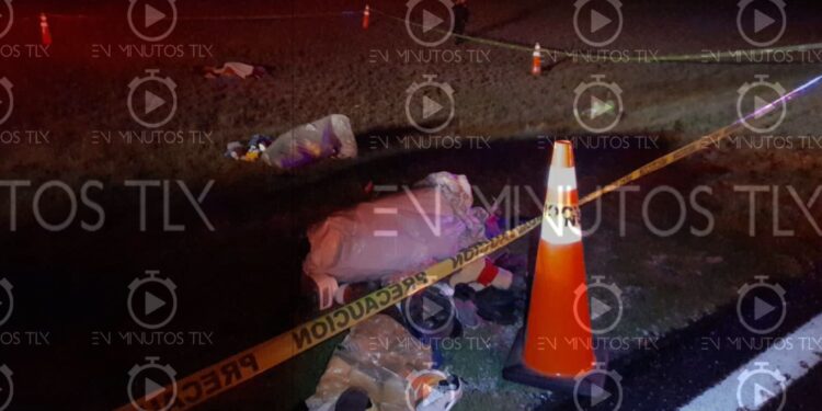 Choque frontal deja una mujer sin vida y 8 más lesionados entre Puebla y Tlaxcala.