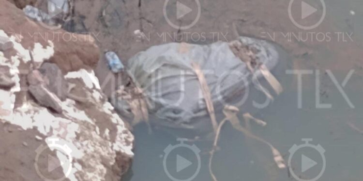 Embolsado es hallado el cadáver de una persona, en la Presa Mariano Matamoros de Ixtacuixtla