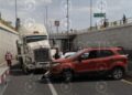 Impacta trailer contra vehículos en Apetatitlán.