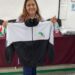 Entrega alcaldesa de Tequexquitla uniformes a equipo de voleibol.