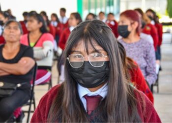 CON LENTES GRATUITOS EL DIF MUNICIPAL ILUMINA LA FORMACIÓN ACADÉMICA DE ESTUDIANTES HUAMANTLECOS