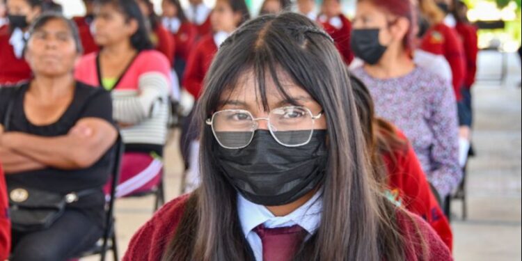 CON LENTES GRATUITOS EL DIF MUNICIPAL ILUMINA LA FORMACIÓN ACADÉMICA DE ESTUDIANTES HUAMANTLECOS