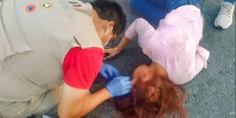 ATIENDE PROTECCIÓN CIVIL DE HUAMANTLA A JOVEN ATROPELLADA
