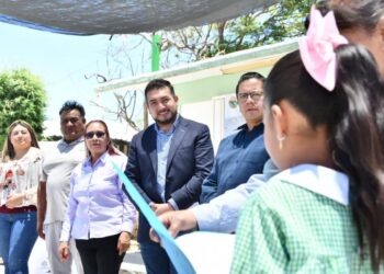 ESTA ADMINISTRACIÓN LE APUESTA A LA EDUCACIÓN: SALVADOR SANTOS CEDILLO