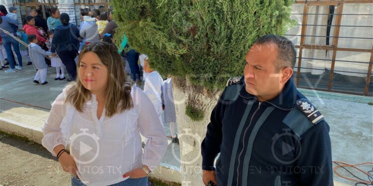 Piden autoridades municipales apoyo de vecinos de Ignacio Zaragoza ante tránsito de unidades.