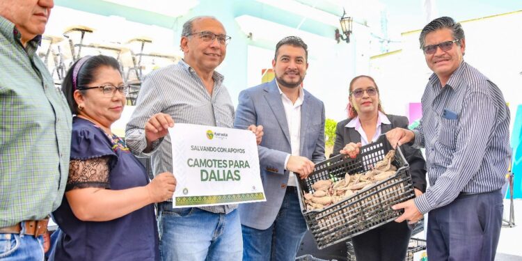 CON LAS MEGA ENTREGAS DE APOYOS LLEGAMOS TAMBIÉN A LOS SECTORES MÁS VULNERABLES: SALVADOR SANTOS CEDILLO