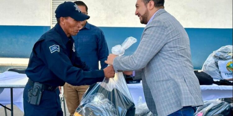 LOS POLICÍAS MUNICIPALES SON FUNDAMENTALES PARA MANTENER EL ORDEN EN HUAMANTLA: SALVADOR SANTOS CEDILLO