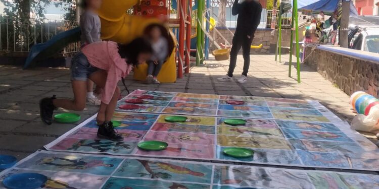 Disfrutan familias de “Dominguearte” en Tocatlán.