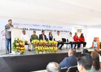 CON TRABAJO EN EQUIPO SE BENEFICIAN LAS FAMILIAS HUAMANTLECAS EN ATENCIÓN A LA SALUD: SALVADOR SANTOS CEDILLO