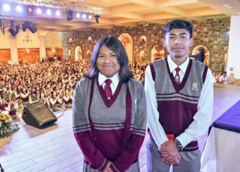 Reconocen a ganadores de concurso internacional de matemáticas en Singapur