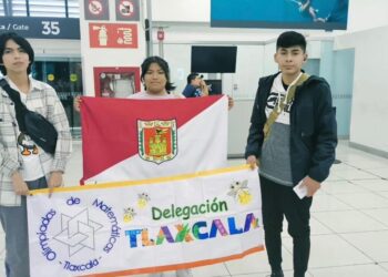 APOYA SALVADOR SANTOS CEDILLO A ESTUDIANTES DEL COBAT HUAMANTLA PARA IR AL CONCURSO INTERNACIONAL DE MATEMÁTICAS.