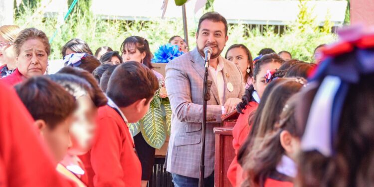 LA EDUCACIÓN ES FUNDAMENTAL PARA TENER UNA SOCIEDAD MÁS JUSTA Y CON OPORTUNIDADES: SALVADOR SANTOS CEDILLO