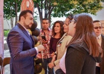 ANUNCIA SALVADOR SANTOS CEDILLO CONSTRUCCIÓN DE TECHUMBRE EN SECUNDARIA JUSTO SIERRA.