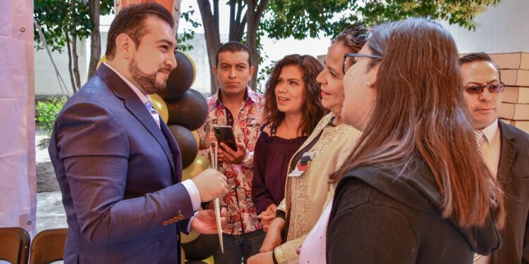 ANUNCIA SALVADOR SANTOS CEDILLO CONSTRUCCIÓN DE TECHUMBRE EN SECUNDARIA JUSTO SIERRA.