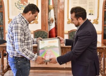 RECIBE SALVADOR SANTOS CEDILLO VISITA DE ALCALDE Y MIEMBROS DEL CABILDO DE IXTLAHUACA ESTADO DE MÉXICO. 