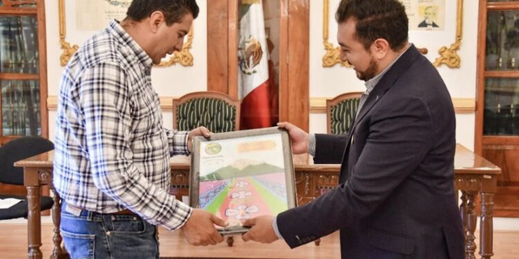 RECIBE SALVADOR SANTOS CEDILLO VISITA DE ALCALDE Y MIEMBROS DEL CABILDO DE IXTLAHUACA ESTADO DE MÉXICO. 