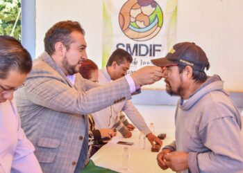 TRANSFORMA SALVADOR SANTOS CEDILLO LA VIDA DE HOMBRES Y MUJERES DEL CAMPO CON LENTES GRATUITOS