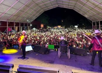 UNA GRAN FIESTA CON LLENO TOTAL EN LA PRESENTACIÓN ESTELAR DEL GRUPO PALOMO Y CARDENALES DE NUEVO LEÓN