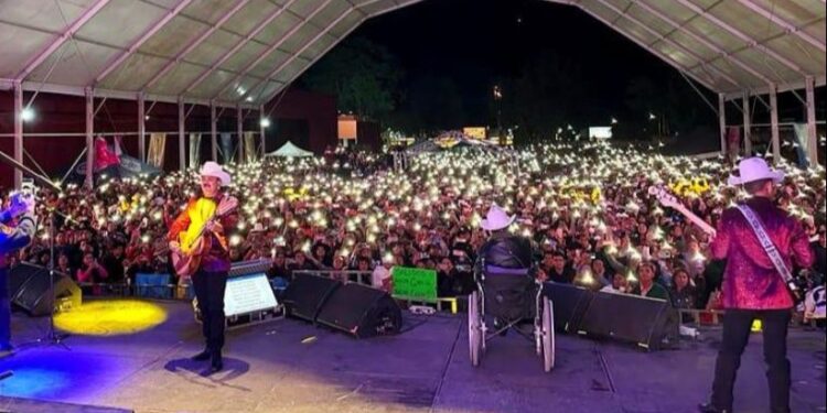 UNA GRAN FIESTA CON LLENO TOTAL EN LA PRESENTACIÓN ESTELAR DEL GRUPO PALOMO Y CARDENALES DE NUEVO LEÓN