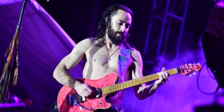 UNA NOCHE ELECTRIZANTE SE VIVIÓ ESTE VIERNES CON EL GRUPO DE ROCK MODERATTO