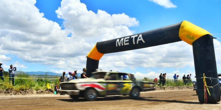 RUGEN LOS MOTORES EN LA EDICIÓN 51 DE LA TRADICIONAL CARRERA DE CARCACHAS EN HUAMANTLA