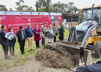 SE COLOCA PRIMERA PIEDRA PARA INVERNADERO DE DALIA EN EL CBTIS 61 RESULTADO DEL HERMANAMIENTO ENTRE BAD KÖSTRITZ Y HUAMANTLA