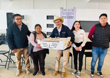 Terrenate | Entrega ayuntamiento de Terrenate paquetes de traspatio.