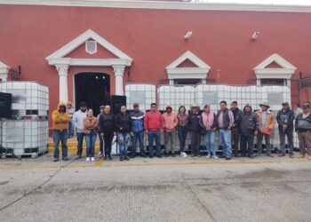 Cuapiaxtla | Entrega ayuntamiento de Cuapiaxtla y FEMSA contenedores de agua.
