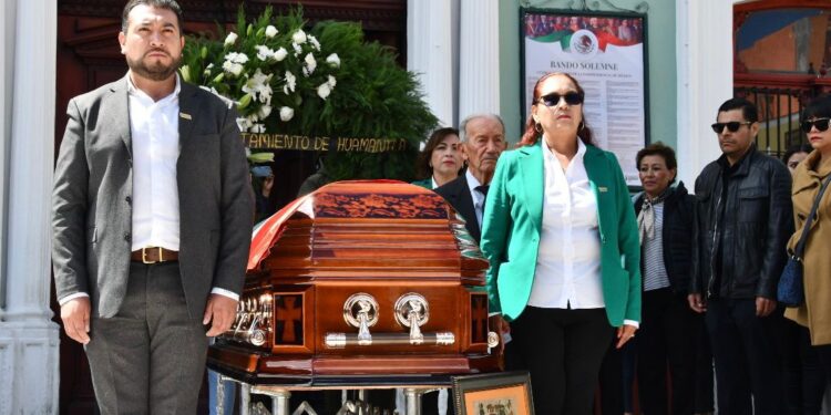 REALIZA AYUNTAMIENTO DE HUAMANTLA GUARDIA DE HONOR AL EXPRESIDENTE MUNICIPAL ROGELIO PALAFOX GUTIÉRREZ