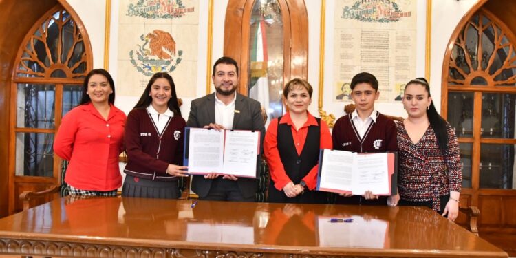 COADYUVA AYUNTAMIENTO DE HUAMANTLA EN LA FORMACIÓN DUAL DE ESTUDIANTES DEL CBTIS 61