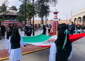 Dan inicio a los festejos patrios en Cuapiaxtla.