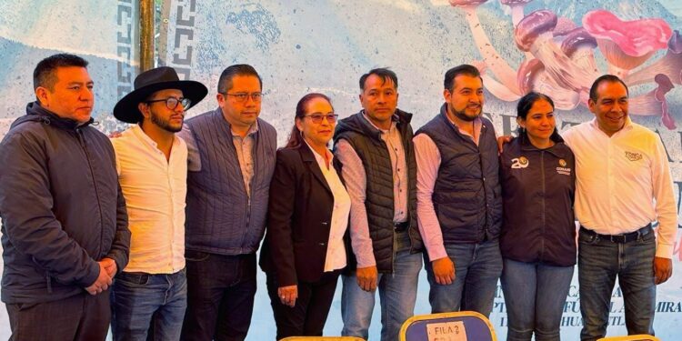 ENTREGA SALVADOR SANTOS CEDILLO CERCA DE 80 MIL PESOS A COCINERAS TRADICIONALES