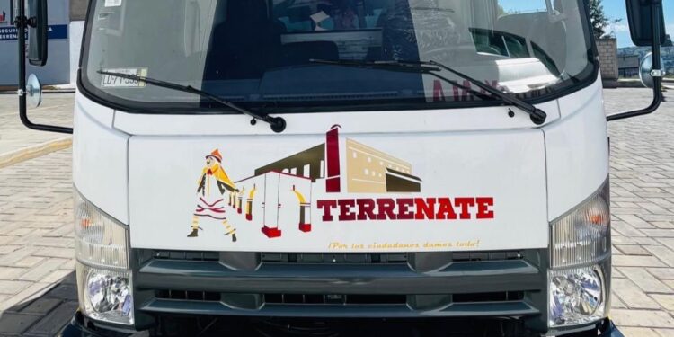 Terrenate | Estrena ayuntamiento de Terrenate camión recolector de basura.