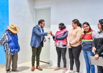 ENTREGA SALVADOR SANTOS CEDILLO VIVIENDA EN EL PUEBLO MARIANO MATAMOROS