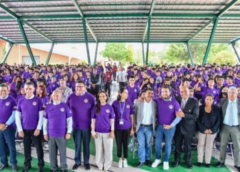 ASISTE SALVADOR SANTOS CEDILLO A LA BIENVENIDA DE ALUMNOS DE NUEVO INGRESO DE LA UTT