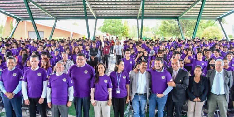 ASISTE SALVADOR SANTOS CEDILLO A LA BIENVENIDA DE ALUMNOS DE NUEVO INGRESO DE LA UTT