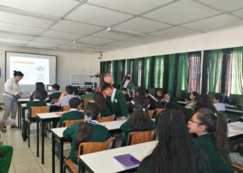 BRINDA AYUNTAMIENTO DE HUAMANTLA PLÁTICAS PREVENTIVAS SOBRE VIOLENCIA CONTRA LA MUJER EN INSTITUCIONES EDUCATIVAS