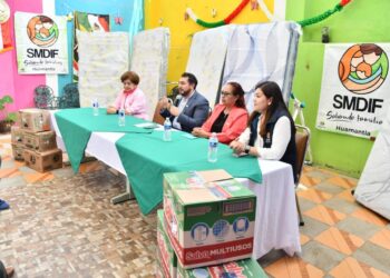 ENTREGA SALVADOR SANTOS CEDILLO APOYOS A LOS RESIDENTES DE LA CASA DEL ANCIANO EN HUAMANTLA