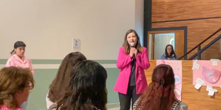 IMPARTE SMDIF HUAMANTLA LA CONFERENCIA “LA LUCHA CONTRA EL CÁNCER DE MAMA”