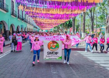 PARTICIPA EL DIF MUNICIPAL DE HUAMANTLA EN LA “CAMINATA ROSA” EN LA CAPITAL DEL ESTADO