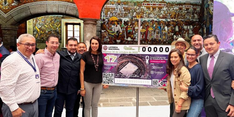 ASISTE SALVADOR SANTOS CEDILLO A DEVELACIÓN DEL BILLETE DE LOTERÍA ALUSIVO AL MUNDIAL DE VOLEIBOL 2023