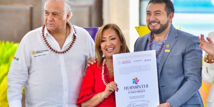 RECIBE SALVADOR SANTOS CEDILLO ACTUALIZACIÓN DEL NOMBRAMIENTO COMO “PUEBLO MÁGICO” DE HUAMANTLA