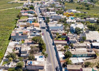 INAUGURA SALVADOR SANTOS CEDILLO FRANJA CARRETERA EN PROLONGACIÓN HIDALGO