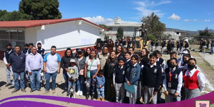 Tequexquitla – Entrega alcaldesa de Tequexquitla obras en beneficio.