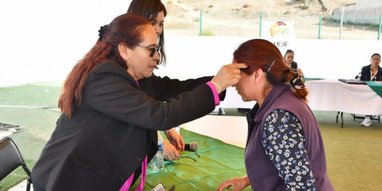 BENEFICIA SMDIF HUAMANTLA A 40 FAMILIAS CON LA ENTREGA DE LENTES GRATUITOS
