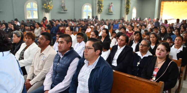 ENTREGA AYUNTAMIENTO DE HUAMANTLA APOYO AL PUEBLO DE BENITO JUÁREZ