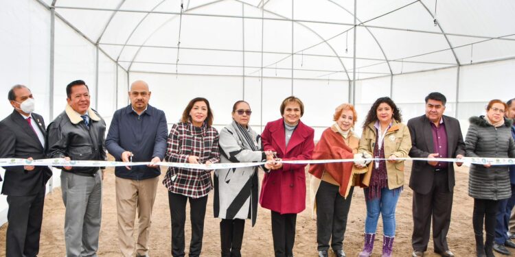 INAUGURA AYUNTAMIENTO DE HUAMANTLA INVERNADERO AUTOMATIZADO PARA CULTIVO DE LA DALIA EN EL CBTIS No. 61
