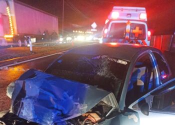 ATIENDE PROTECCIÓN CIVIL DE HUAMANTLA PERCANCE VIAL EN LA ZONA DE LOS SEMÁFOROS