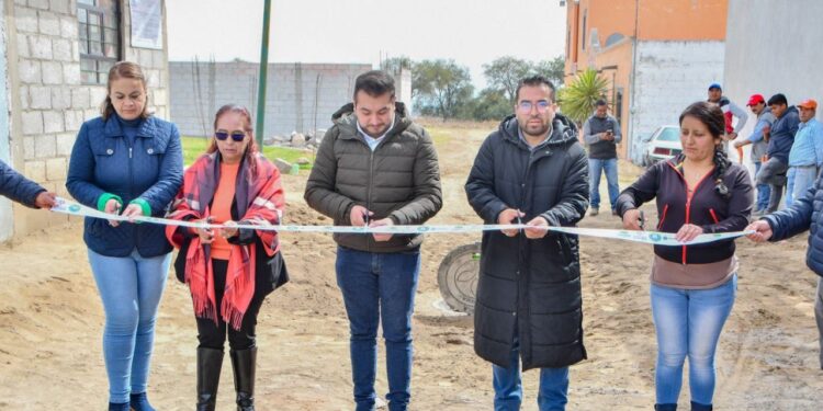 INAUGURA SALVADOR SANTOS CEDILLO AMPLIACIÓN DE LA RED DE DRENAJE SANITARIO EN EL BARRIO DE SANTA ANITA