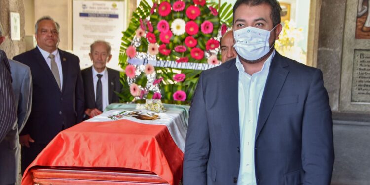 AYUNTAMIENTO DE HUAMANTLA RINDE HOMENAJE AL EX PRESIDENTE JOSÉ PAREDES GARCÍA